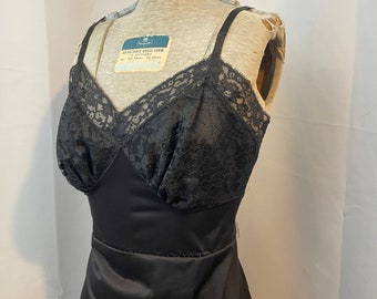 Vanity Fair Dress Slip Black Nylon Lace 1960s Vintage 34 M