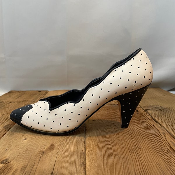 Vintage Black Polka Dot Women's High Top Shoes