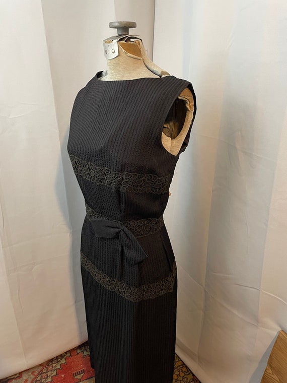 1950s Vintage Wiggle Dress Black Lace Bow Pencil … - image 3