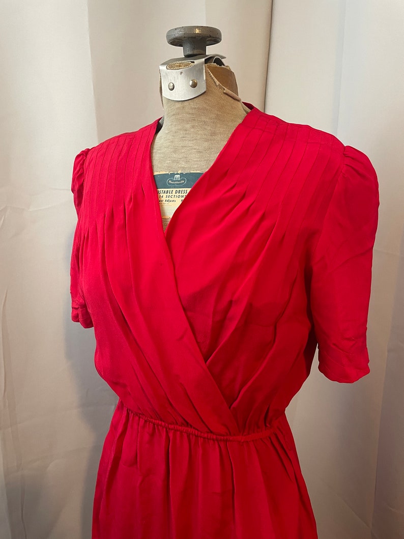 1940s style Dress 1980s Vintage Silk Red Spring Pleated Wrap Pockets S image 3