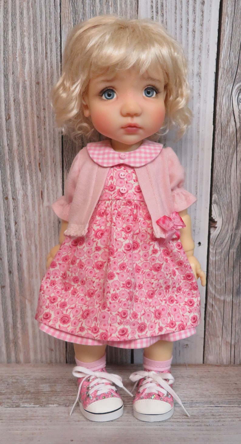 Pattern Meadowdolls Moppet 2 Sleeveless Dress, Sweater with Sleeve Options, Ruffled Bloomers, Romper for BJD 15 imagem 3