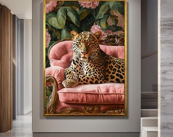 Luxe canvas muurkunst luipaard, elegante wilde kat op roze bankprint, gedurfd jungledierkunstwerk met bloemen barok decorstijl