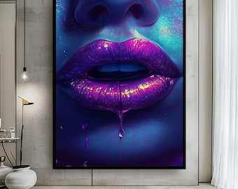Könnte beinhalten: Gerahmter Kunstdruck mit Nahaufnahme glänzender, violetter Lippen mit einem Tropfen Flüssigkeit. Das Kunstwerk hat eine Neon-Farbpalette mit blauen und rosa Farbtönen. Ein modernes Kunstwerk.