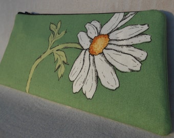 Daisy Print Wrist Clutch