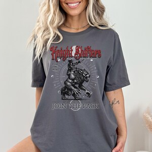 Werewolf Silver Wolf Castlecore Summerween Mittelalter Shirt Monster Jäger Schräge Sachen Gothic Kleidung Dämonentöter Vampir Shirt Stalker
