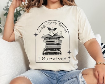 Lång historia Kort skjorta Boktröja Bookstagram Romantasy Librariancore Bibliotekariepresenter Booktrovert Merch Bokklubbspresenter Ett kapitel till