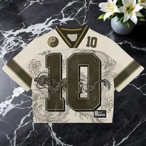 Box Fit Mesh Jerseys – Retro Streetwear Grafiktop | Limited Edition Game Day Shirt | 10 verschiedene Stile