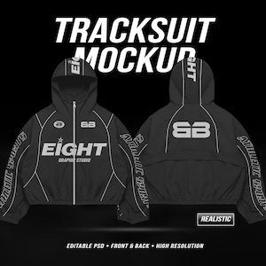 Könnte beinhalten: Schwarzes Trainingsanzug-Mockup mit Vorder- und Rückansicht. Die Jacke hat eine Kapuze, einen Reißverschluss und weiße Akzente. Der Text "EIGHT GRAPHIC STUDIO" ist auf der Vorderseite zusammen mit der Nummer "63" zu sehen. Die Worte "ATHLETIC SPORTS" sind auf den Ärmeln aufgedruckt.