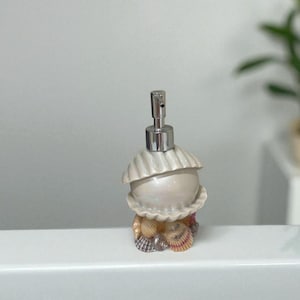 Pearl Shell Resin Soap Dispenser | 20 cm | Ocean-Inspired Design | Durable Bathroom Accessory