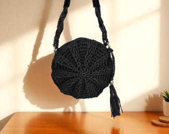 Bolso de paja estilo macarrón hecho a mano – Bandolera redonda estilo bohemio con borlas y cuentas / 25 cm de diámetro, correa de 110 cm / Color negro