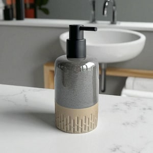 Handmade Ceramic Soap Dispenser – 300 ml Refillable Pump Bottle – Minimal Bathroom Decor