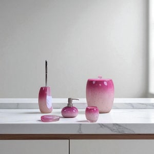 Ensemble d&#39;accessoires de salle de bain en résine 5 pièces - Fuchsia - Distributeur de savon moderne, porte-brosse à dents, poubelle et plus