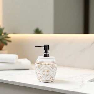 Handmade Resin Soap Dispenser | 12x12x19.5 cm | Scratch-Resistant | Stainless Steel Pump | Modern Bathroom Decor