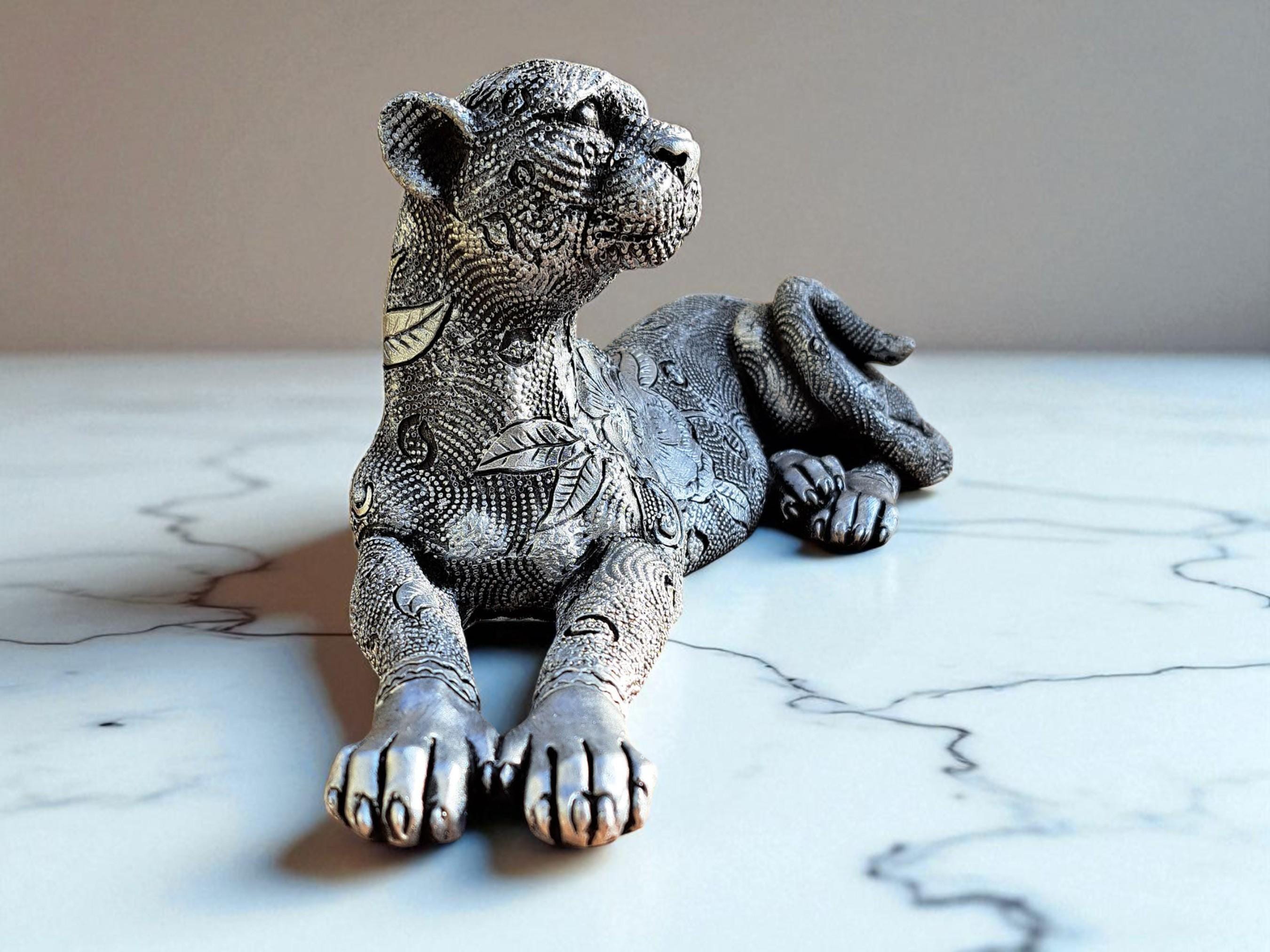 手作りのヒョウの像 - 手作り樹脂製置物 - モダンなデスクや棚の装飾