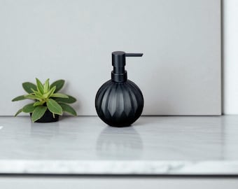 ハンドメイドブラックガラスソープディスペンサー – 250ml、15x10x10cm – ソープディスペンサー