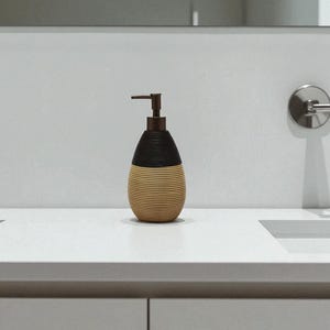 Handmade Resin Soap Dispenser – Durable Liquid Soap Pump – Modern Bathroom Accessory