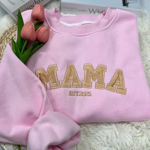 Personalized Mama & Dad Embroidered Sweatshirt, Custom Embroidery Sweatshirt, Matching New Mom and Dad Outfit Gift, Mother day, Father&#39;s Day