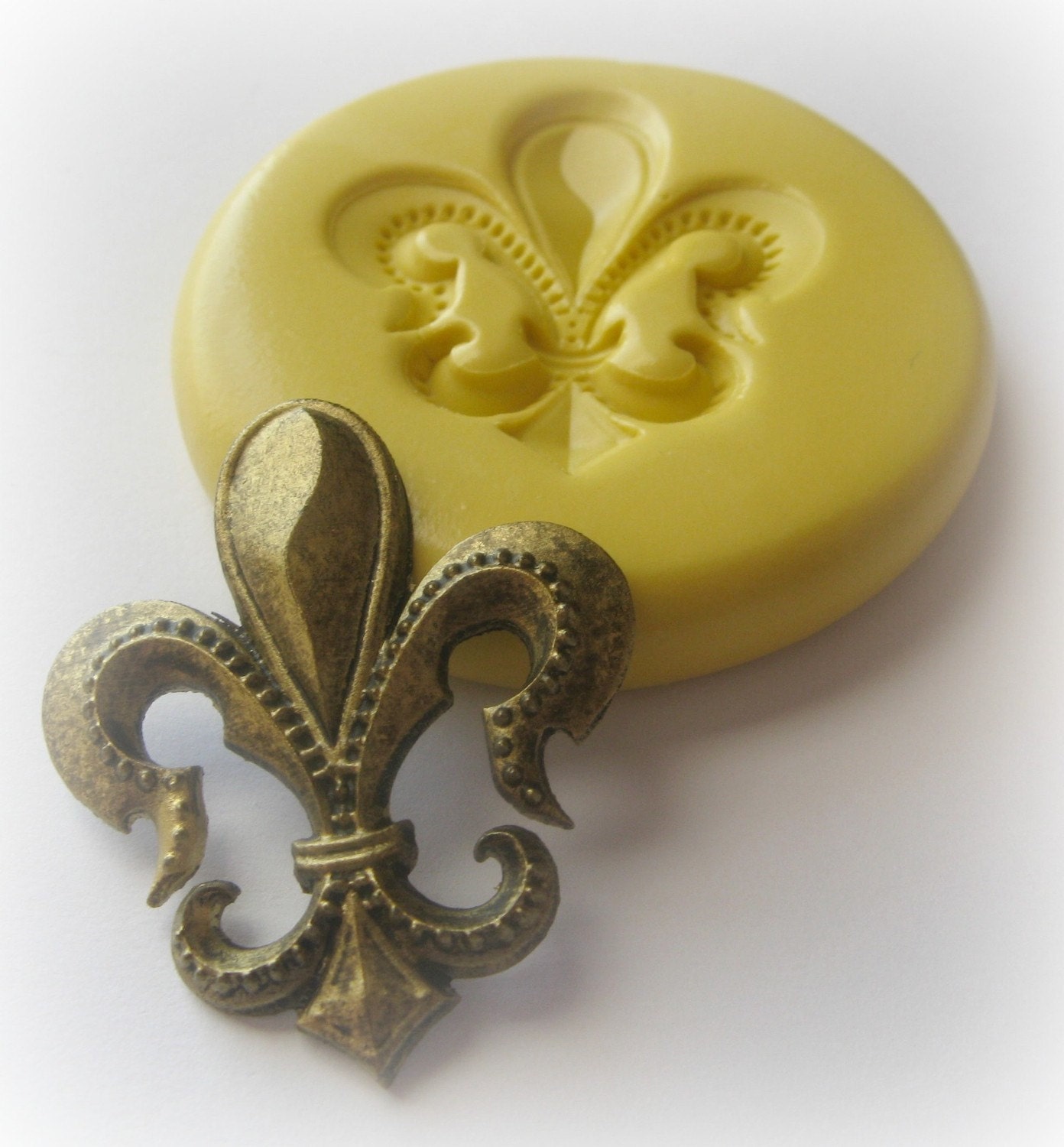 Mini Fleur De Lis Food Safe Silicone Mold for Fondant Cake Decorating –  Marvelous Molds