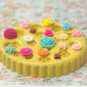 Silicone Flower Mold, SMALL, DIY Earrings, Resin Mold, Fondant, Polymer Clay, Chocolate Flat Back Cabochon