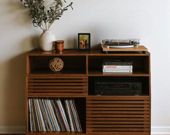 Record Player Stand, Mid-Century Turntable Stand with Doors and Charging Station Record Player Table Holds Up to 450 Albums Vinyl Storage