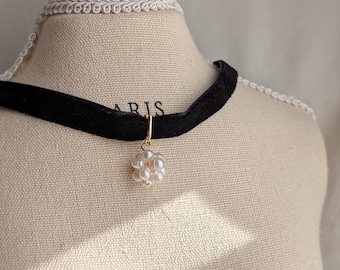 Svart sammetspärlchoker – Gotiskt bandhalsband, vävd sötvattenspärla, gulddetalj, handgjorda vintageinspirerade Halloween Kpop-smycken