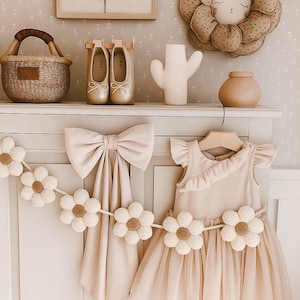 Neutral Daisy Garland for Baby Girl Room | Soft Plush Flower Nursery Decor | Pastel Floral Wall Hanging | Gift for Newborn or 6 Months