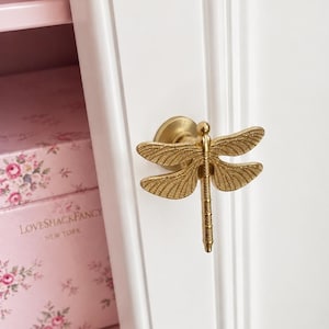 Dragonfly Cabinet Knob, Vintage Brass Dresser Pull, Luxury Furniture Hardware, Storybook Cottagecore Decor, Heirloom Furniture Accent