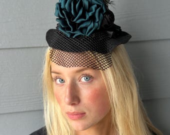 Green witch hat,ready to ship, Felt witch hat, Elphaba hat, photo prop, small witch hat, wicked witch hat,