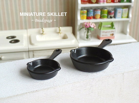 Miniature Dollhouse 10 Piece  White Black Pots Pans Accessories 1:12 Scale New 