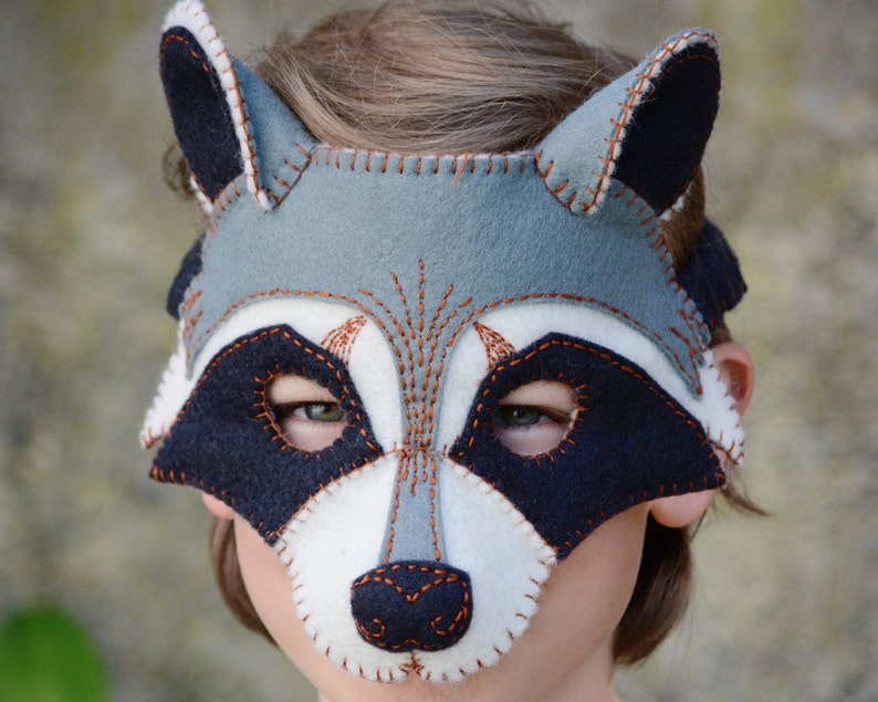 Raccoon Mask PDF Pattern image 1