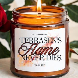 Throne of Glass, Book Lover Candle, Dark Academia, Book Love Gift, Trending Now, Throne of Glass Merch, Literary Candle, Bookshelf Decor