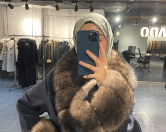 Handgefertigter Kaschmirmantel - Marinelederbesatz, Fuchspelzkragen und Manschetten