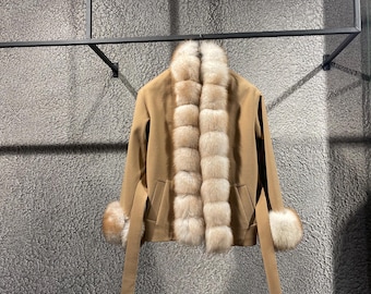 Handgemaakte kasjmierwollen jas – Beige kameelkleurige vossenbont