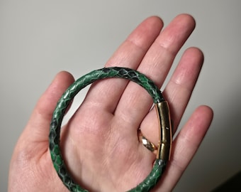 Bracciale in pelle di pitone verde – Gioiello fatto a mano in pelle esotica, chiusura in oro