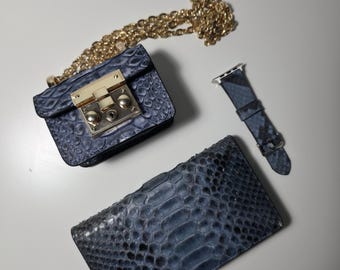 Handgemaakte cadeauset van blauw pythonleer – minitasje, portemonnee en Apple Watch-bandje