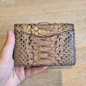 Tarjetero, minibilletera - Tarjetero de piel de pitón auténtica - Billetera fina minimalista exótica hecha a mano - Regalo para él/ella, idea de regalo de lujo