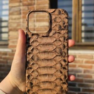 Custodia per iPhone in vera pelle di pitone marrone – Custodia realizzata a mano in vera pelle di serpente per iPhone 14, 15, 16 Pro e Pro Max
