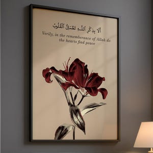 Versetti del Corano da parete / "In verità, in ricordo di Allah..." / Calligrafia araba / Arte islamica minimalista beige / Giclée floreale rosso intenso