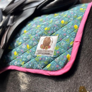 FULL SIZE Summer Picnic Patterned Lemon Print Saddle Pad