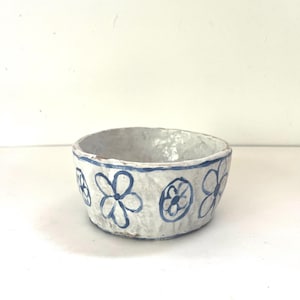 Handmade Stoneware Pinch Bowl: Floral Ceramic Pottery