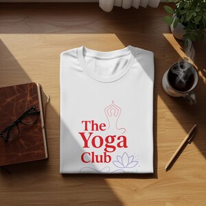 Camiseta Lotus Yoga Club: Camiseta con gráfico espiritual para mujer