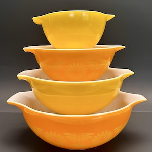 Vintage Pyrex Daisy Cinderella Bowls