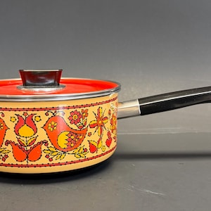 Olla esmaltada Fancipans grande de 19 cm de diámetro, tapa roja con pájaros y tulipanes de arte popular, utensilios de cocina japoneses de mediados de siglo, vintage, década de 1970