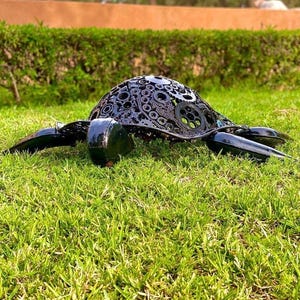 Escultura de tartaruga de metal reciclado – Estátua de tartaruga de ferro – Decoração de oceano feita à mão