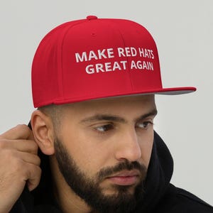 Gorra Make Red Hats Great Again: parodia de la gorra plana MAGA