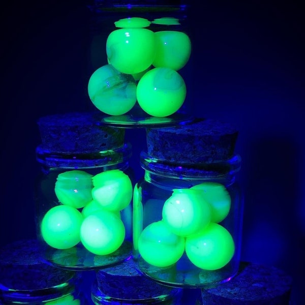 High Glow Set of 5 Handmade 70s Uranium Burmese Jabo Glass Marbles in Corked Glass Jar