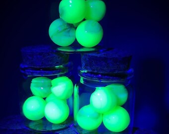 High Glow Set of 5 Handmade 70s Uranium Burmese Jabo Glass Marbles in Corked Glass Jar