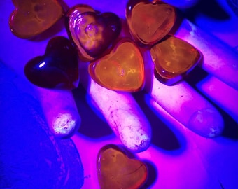 Pick Amount! 1950s UV Glowing Red Glass Heart 1 Inch - Glows Bright Orange UV Black Light Reactive Cadmium - 365 & 395 - 1, 3, 5 or 10!