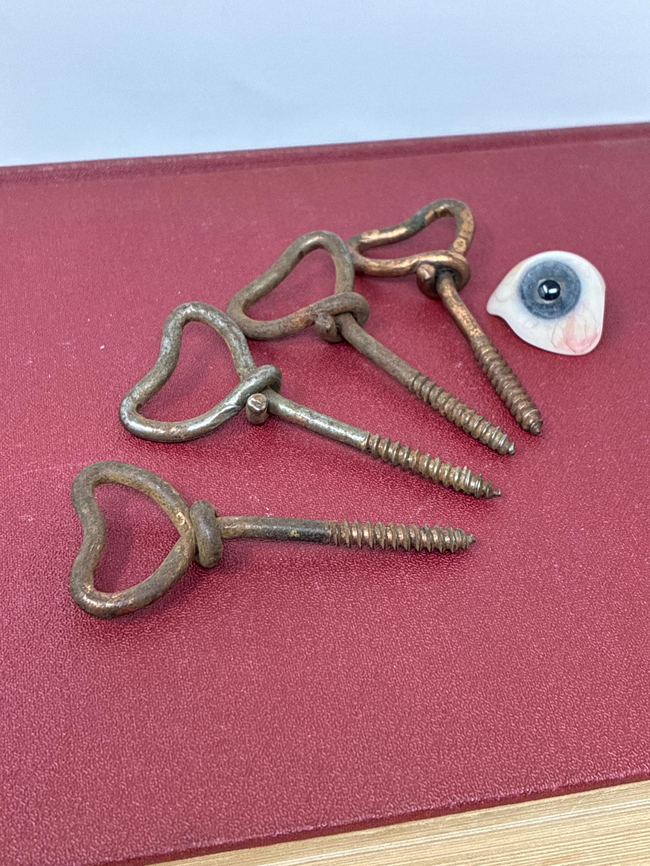 アンティーク スカル ホーン フレーム 英国 PICK ONE! Victorian Casket Thumbscrew Hammered Steel Heart Knob