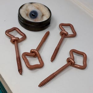 Victoriaanse kist duimschroef gehamerd stalen diamant knop - koperkleurige antieke duimschroef voor kistplaat rozet aandraaien